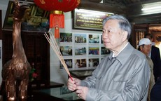 Tổng Bí thư Tô Lâm dâng hương tưởng niệm các đồng chí lãnh đạo tiền bối