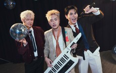 "Ông hoàng tạo hit" Hứa Kim Tuyền gây chấn động với "SẠCCC PIN"