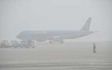 Sương mù bao phủ miền Bắc ảnh hưởng đến các chuyến bay Tết