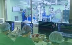 Đau bụng thông thường, vào bệnh viện đặt khẩn 5 stent cùng lúc