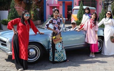 Hóa thân “Cô Ba Sài Gòn” bên dàn xe cổ, miễn phí tham quan