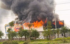 Cháy lớn tại cụm công nghiệp ở Ninh Bình, cột khói bốc cao hàng chục mét