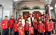 Hoa hậu Nhân ái Đậu Hằng Nga trao quà Tết cho trẻ em khuyết tật tại Bắc Giang