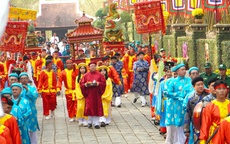 Lãnh đạo TPHCM dâng cúng bánh tét lên Quốc Tổ Hùng Vương