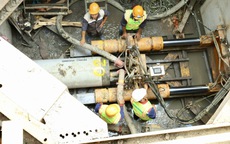 Cận Tết, công nhân vẫn bám trụ thi công trên rạch Xuyên Tâm