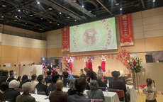 Người Việt ở nước ngoài đón Tết gần, lo liệu dài hơi