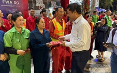 Bí thư Tỉnh ủy Đắk Lắk thăm công nhân vệ sinh môi trường trong đêm giao thừa