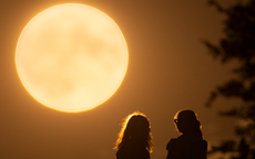 Ba siêu trăng chưa lộ mặt năm Bính Ngọ