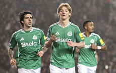 Anthony Gordon rực sáng với "cú poker", Newcastle nghiền ép chủ nhà Qarabag