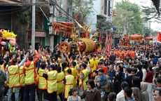 Hàng ngàn người tham dự lễ hội rước pháo Đồng Kỵ