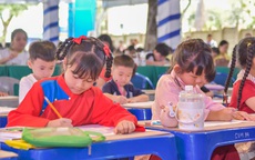 Con đoàn viên, người lao động thích thú với hội thi vẽ tranh vào ngày Tết