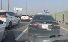 Va chạm trên đường cao tốc, dòng xe di chuyển chậm về TPHCM trong sáng mùng 6 Tết