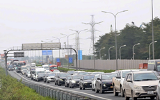 Người dân ùn ùn trở lại Thủ đô trong ngày cuối dịp nghỉ Tết Bính Ngọ