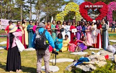 Mùng 6 Tết, Đà Lạt vẫn rộn ràng khách du xuân