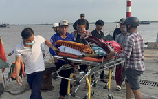 Đang điều khiển tàu, thuyền trưởng bất ngờ co giật, bất tỉnh