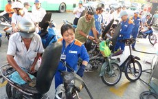 Giá xăng tăng mạnh gần 1.000 đồng/lít