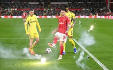 Hỗn loạn “phút mở màn” cuộc so tài ở Europa League