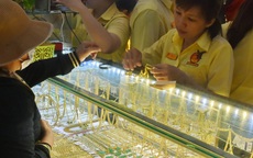 Giá vàng hôm nay 27-2 tiếp tục sụt giảm