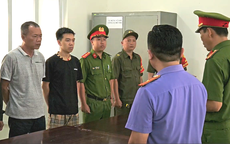 Khởi tố chủ quán cơm niêu và nhân viên đánh du khách từ mâu thuẫn đậu xe