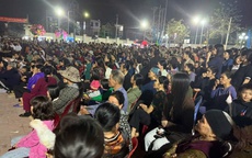 Khán giả thủ đô chào đón nghệ sĩ Đoàn Nghệ thuật cải lương Vàm Cỏ