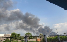 Cháy lớn kho chứa nệm ở TPHCM