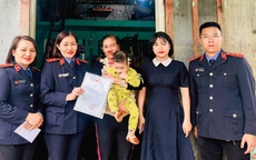 Viện kiểm sát ở Đà Nẵng giúp cháu bé 2 tuổi có được giấy khai sinh