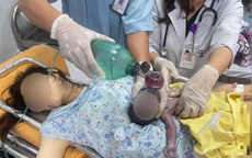 Đẻ rớt tại nhà, thay vì gọi 115, người nhà gọi xe công nghệ, em bé không qua khỏi