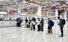 Cận Tết, hành khách đổ về các bến xe TPHCM
