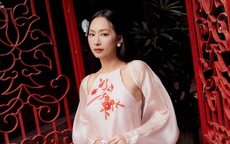 Quỳnh Thy "đốn tim" người xem khi diện áo dài cách điệu đón xuân 