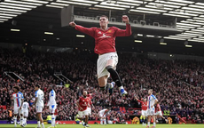 Man United ngược dòng hạ Crystal Palace, Carrick lập cột mốc lịch sử