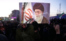 Lãnh tụ tối cao qua đời, Iran lập hội đồng chuyển tiếp