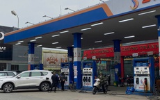 Cảnh tượng khác lạ tại cây xăng khi giá giảm sâu