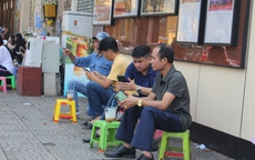 Cà phê vỉa hè - “phòng khách” của nhiều người ở TPHCM