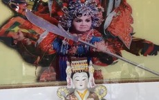 Không thể chấp nhận việc tùy tiện lấy hình NSƯT Tú Sương đặt lên bàn thờ