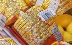 Sáng 17-3, giá vàng miếng SJC giảm trở lại, vẫn bỏ xa giá thế giới