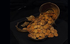 Xây nhà, tìm thấy kho báu nửa triệu đô dưới nền