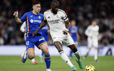 Gục ngã sân nhà Bernabeu, Real Madrid hụt hơi cuộc đua vô địch