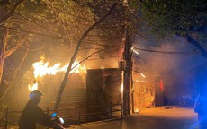 Cháy quán cà phê "hát cho nhau nghe"