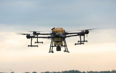 Drone bay lạc: Nguy cơ treo trên đầu máy bay