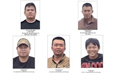 Vận động các đối tượng dàn cảnh mua thiên thạch, cướp 1,5 tỉ đồng ra đầu thú