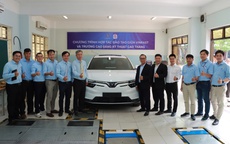 VinFast tặng trường đào tạo nghề xe VF8, tìm nhân lực cho 600 xưởng dịch vụ