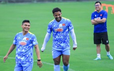 Nguyễn Xuân Son khiến HLV Kim Sang-sik "hú vía"