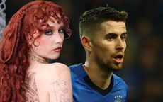 Nữ ca sĩ US/UK xích mích cựu sao Chelsea, bị hàng loạt CĐV Brazil chỉ trích