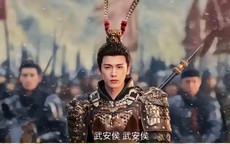 Tài tử Trương Lăng Hách bị chê "tướng quân kem nền"