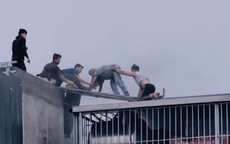 Hàng xóm quên mình giành giật sự sống trong đám cháy