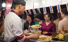 Người dân ùn ùn đổ về lễ hội ẩm thực được ví “đặc sắc nhất thế giới” đang diễn ra tại TPHCM