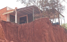 Vụ nhà dân nằm cheo leo bên mép vực: Tỉnh ủy Đồng Nai yêu cầu báo cáo trước ngày 9-3