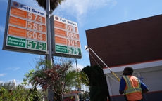 Giá xăng, dầu thế giới đồng loạt tăng vọt