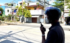 CSGT TPHCM mật phục ghi hình xe máy băng qua đường sắt, người vi phạm "hết chối"