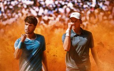 Alcaraz bảo vệ vị thế số 1 trước Sinner, bằng chuỗi thắng 15 trận liên tiếp trên sân "đất nện"